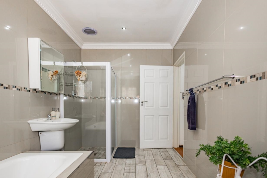 8 Bedroom Property for Sale in Joostenbergvlakte Western Cape